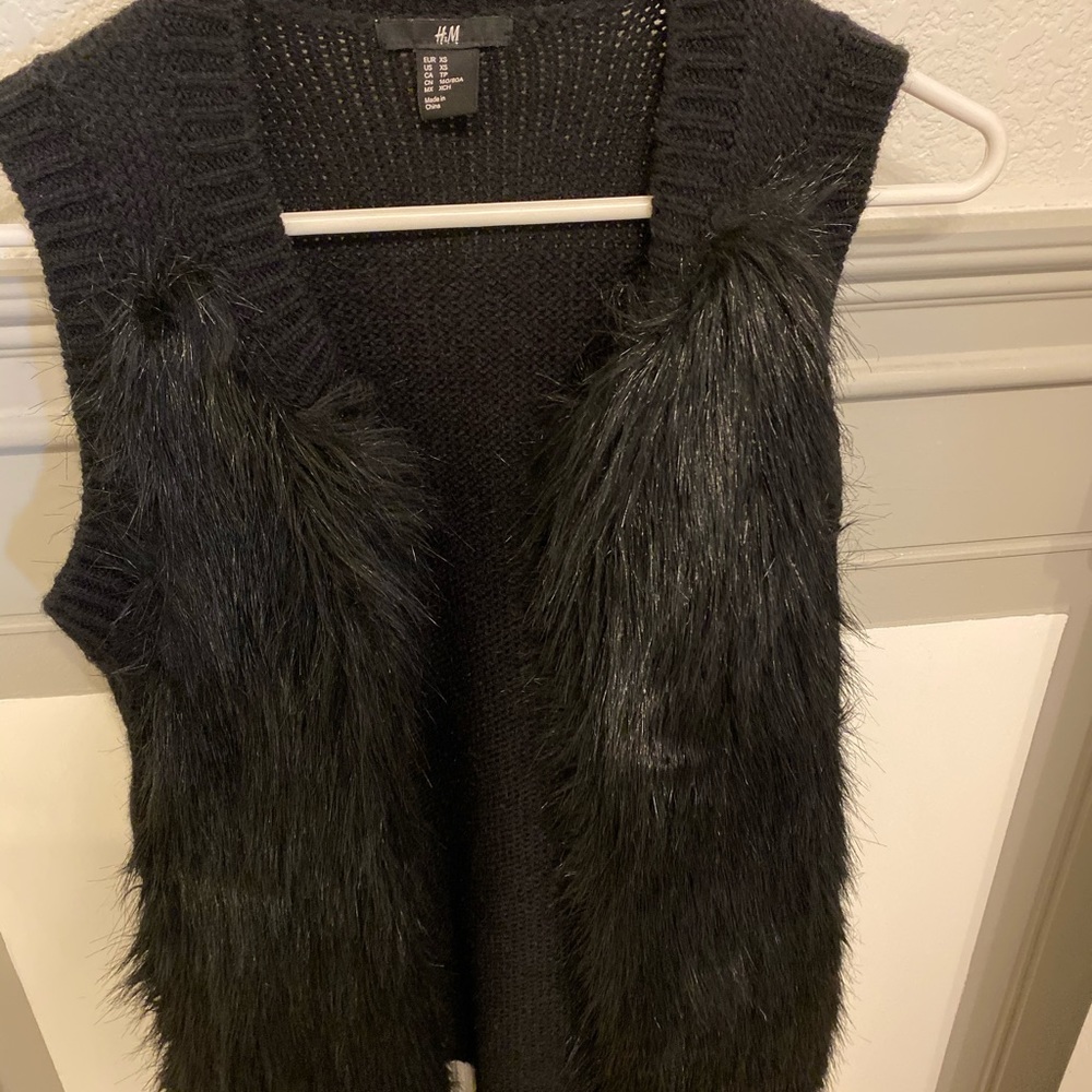 H&M sweater vest with faux fur
